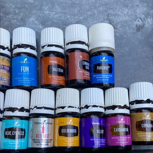 Essential Oil Collection with Assorted Colors YOUNG LIVING - Picture 4 of 5